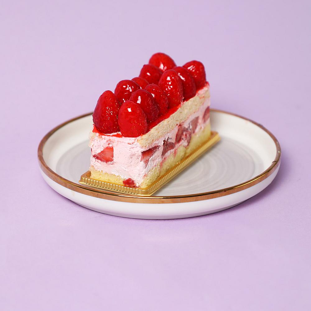 Strawberry Cake Pieces