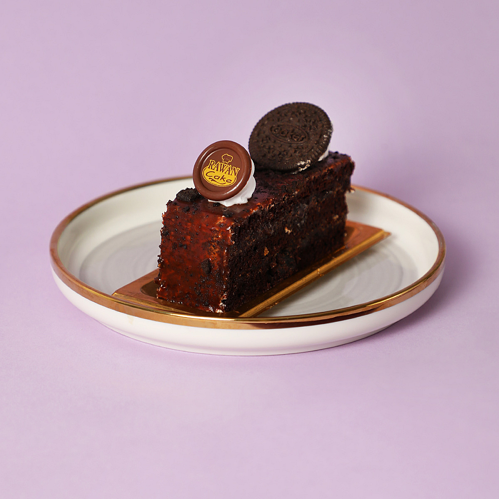 COOKIES AND CREAM CAKE PIECES