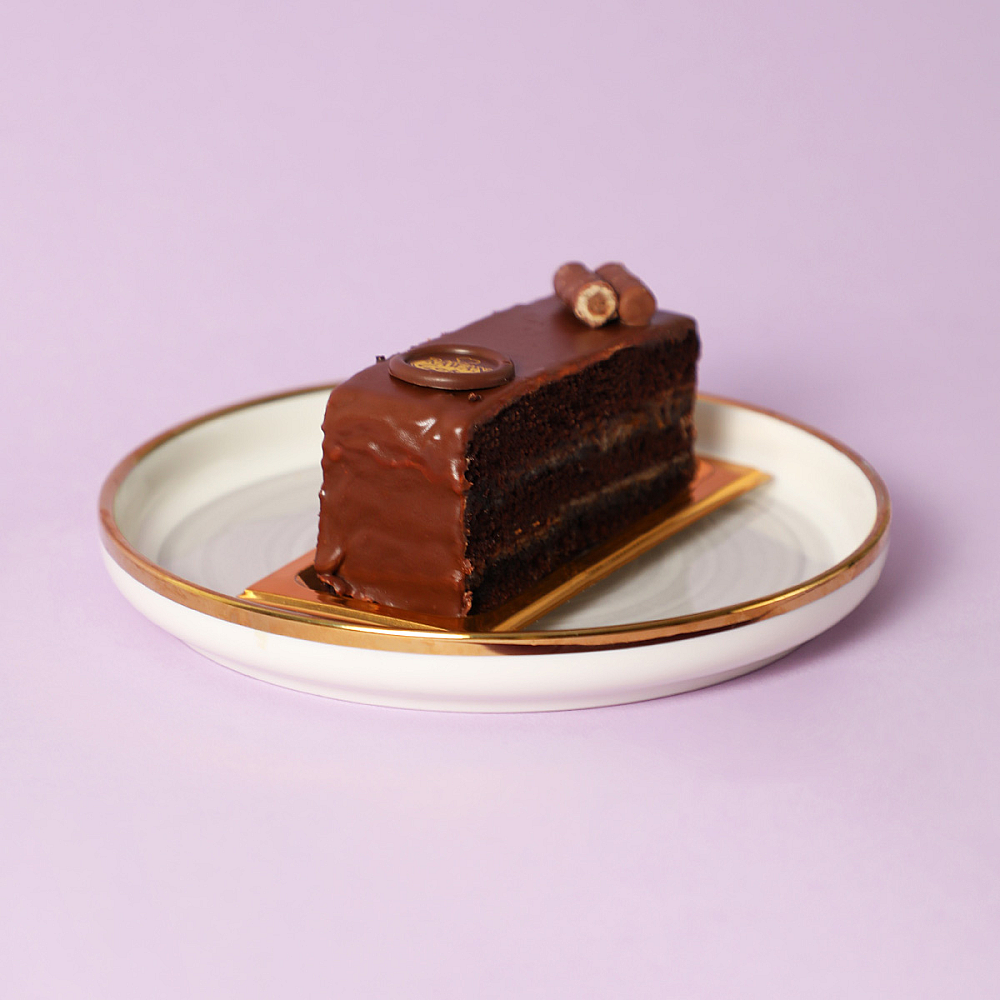 MILK CHOCOLATE AND CARAMEL CAKE PIECES